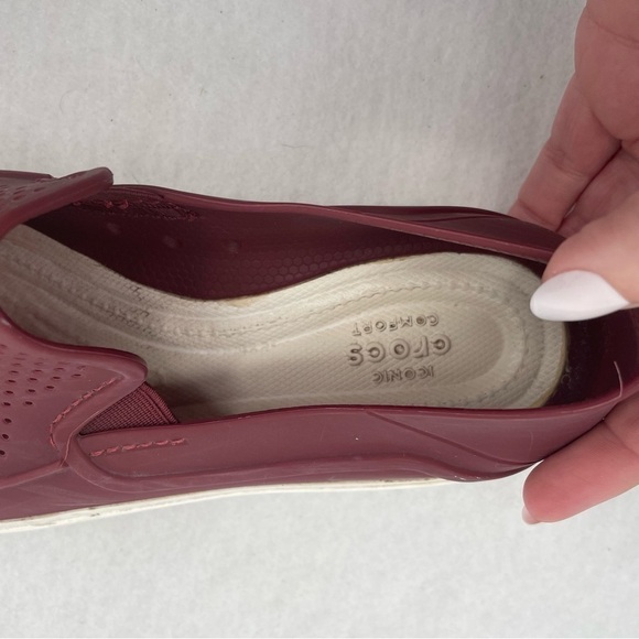 CROCS Women’s Citibank Roka Slip-On Loafer Water shoe Maroon size: 10 - Picture 4 of 12